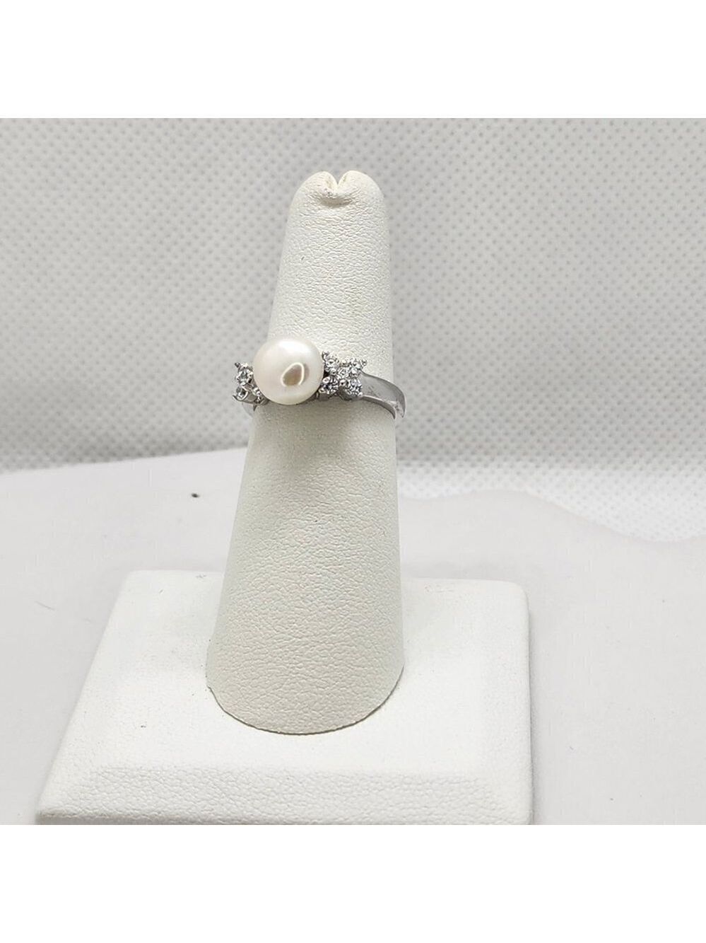 Brand New Sterling Silver 925 Pearl Gemstones Ring